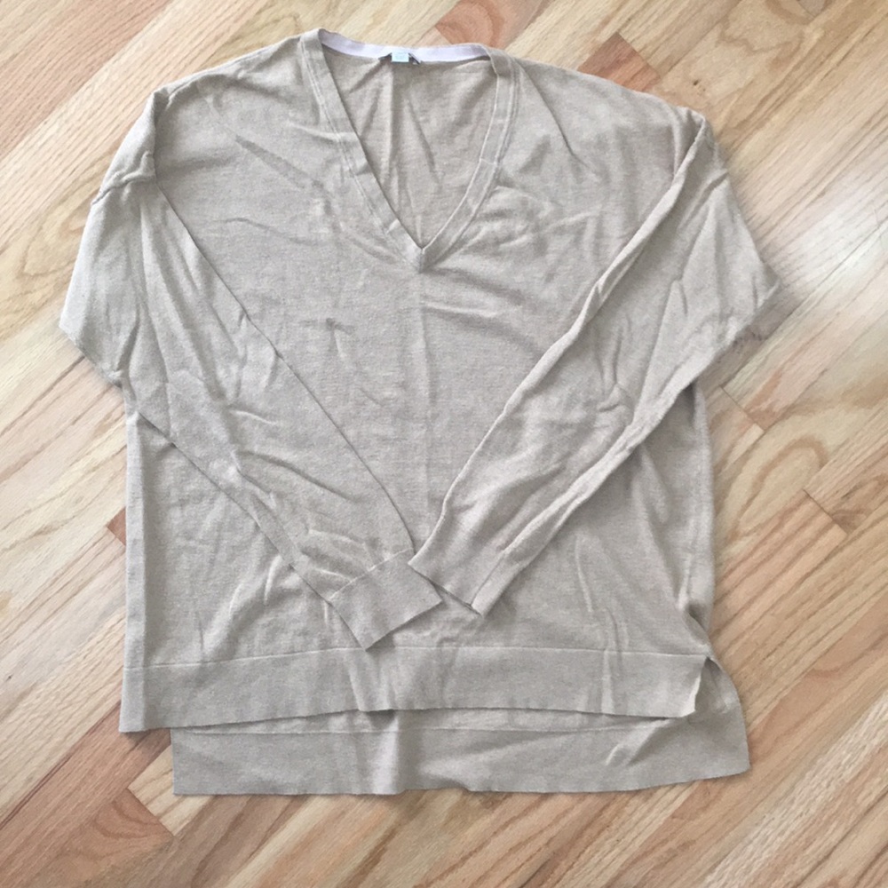 Gap v-neck camel sweater, size medium